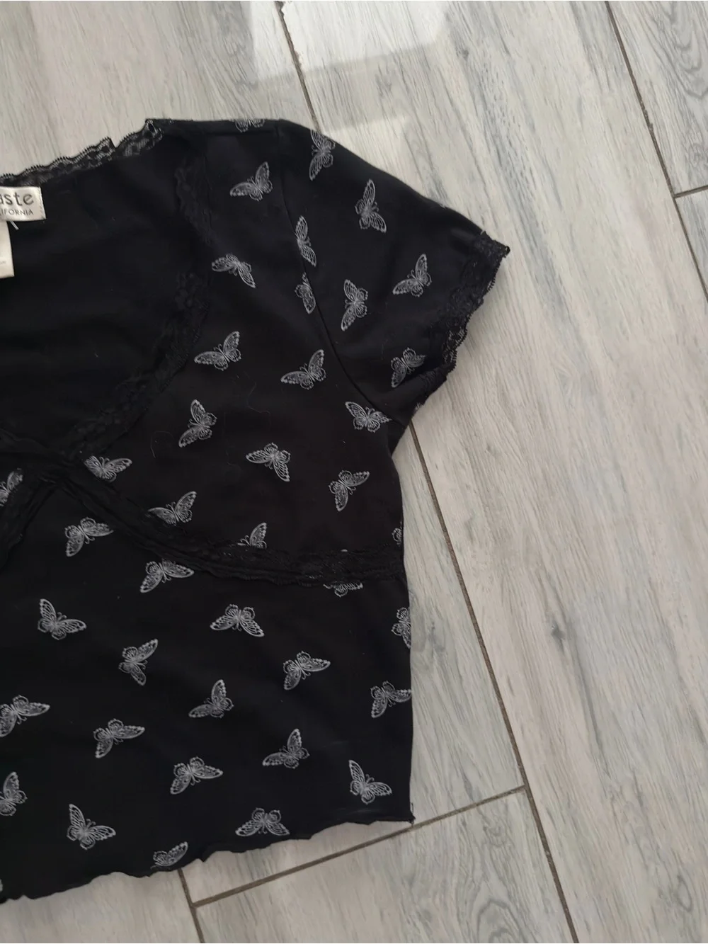 Cut & Paste Lace trim Crop Tee Black W/butterflies Size S - Picture 2 of 6